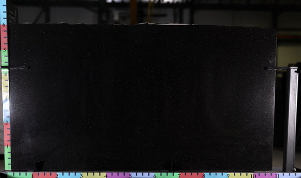 Granite Galaxy Black Premium  <br>Fini : Poli -  Lot : 371307 <br>Epaisseur : 1.25''  <br>Dimensions : +,- 117'' x 74'' <br> Indice de prix : $$$ <br>