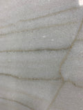Quartzite White Macaubas Premium <br>Fini : Poli -  Lot : 7825  <br>Epaisseur : 1.25''  <br>Dimensions : +,- 125'' x 72'' <br> Indice de prix : $$$$$ <br>