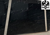 Granite Via Lattea Premium  <br>Fini : Poli -  Lot : 109162  <br>Epaisseur : 1.25''  <br>Dimensions : +,- 122'' x 75'' <br> Indice de prix : $$$ <br>